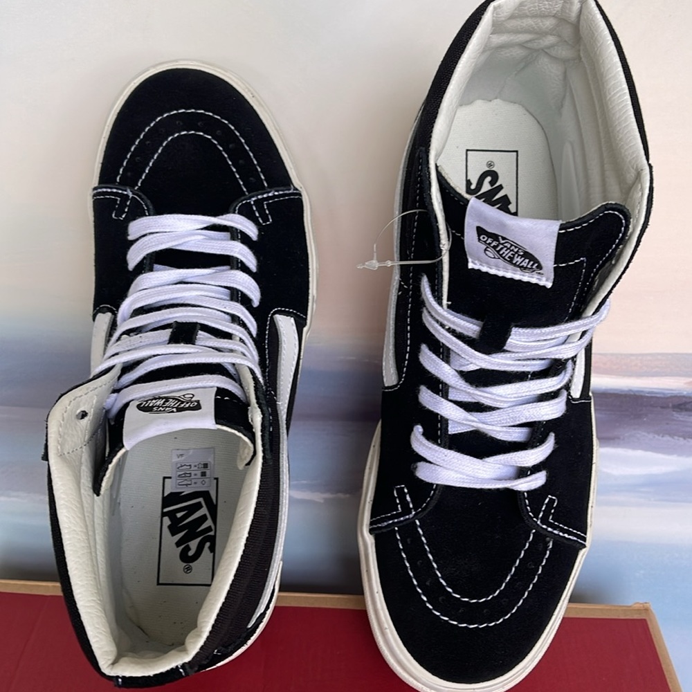 Vans Men’s Sk8-Hi Stacked (Suede/Canvas) Black/Blan
VN0A4BTW5ZN
Platforms - Picture 13 of 16